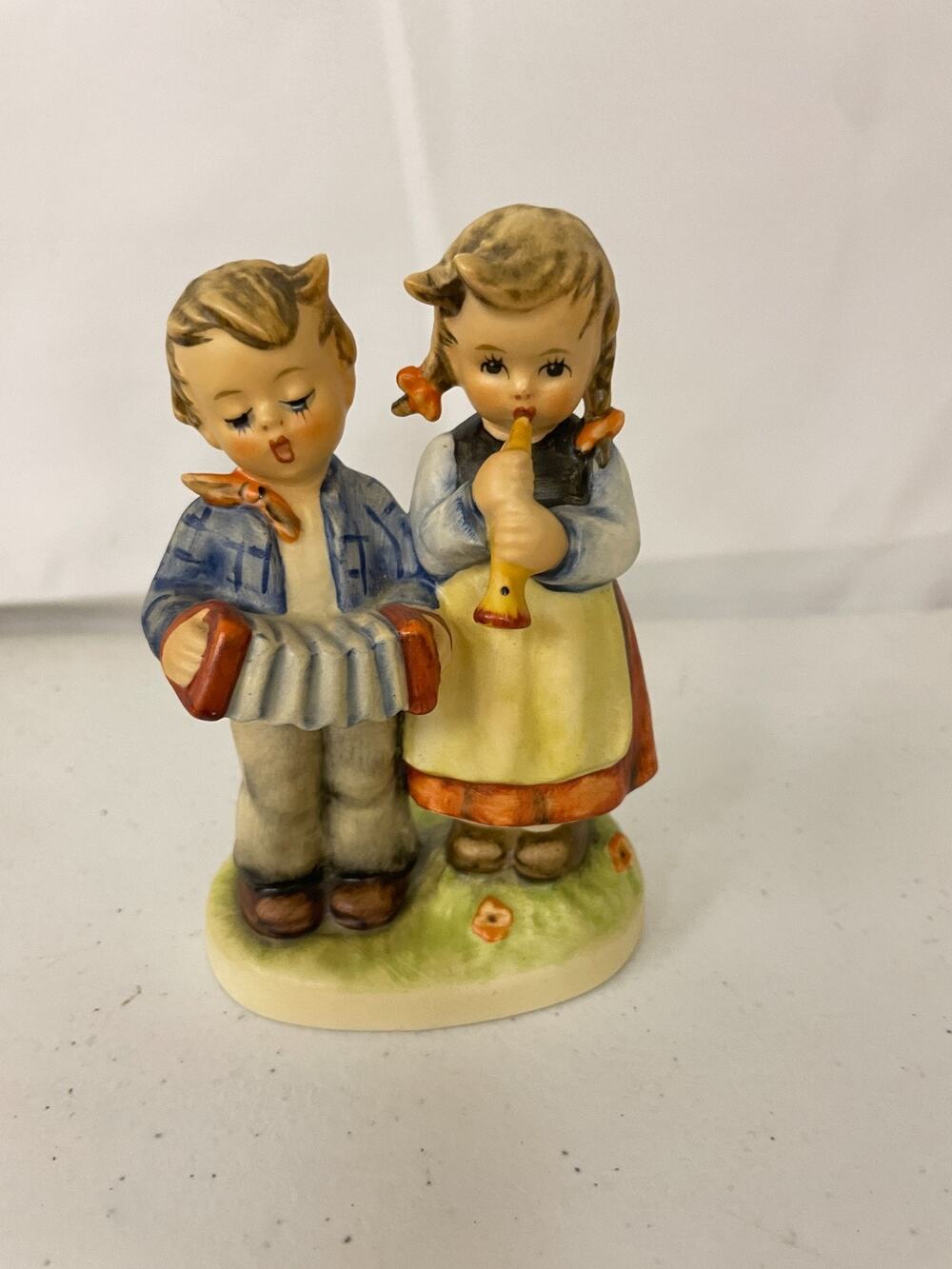 Vintage Goebel Hummel #218 2/0 Birthday Serenade Old Stye (C/E) Rare Collectible